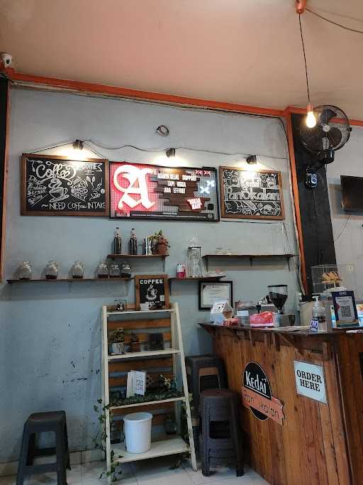 Kedai Pangkalan 8