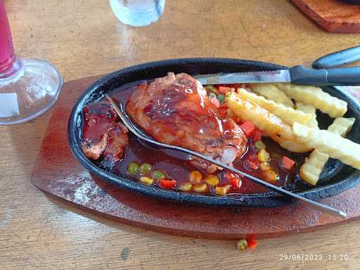 Bawain Steak, Lubang Buaya 3