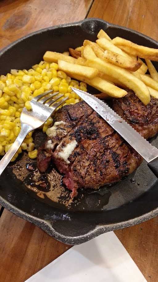 Holycow Steak - Halim Perdanakusuma 8