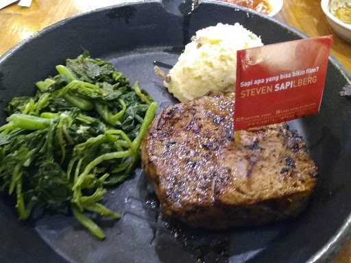 Holycow Steak - Halim Perdanakusuma 9