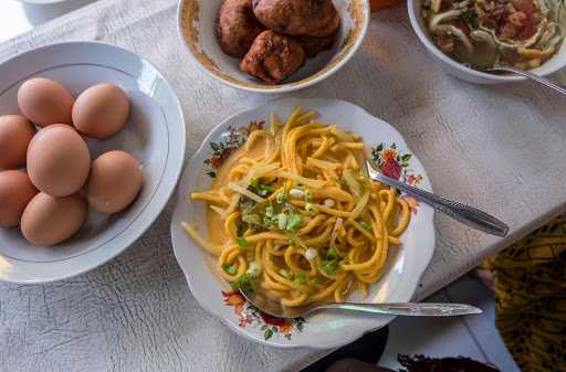 Warung Mie Gomak Dan Mie Sop Maloma'N Dai 1