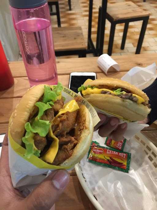 Buddy Burger Makassar 10