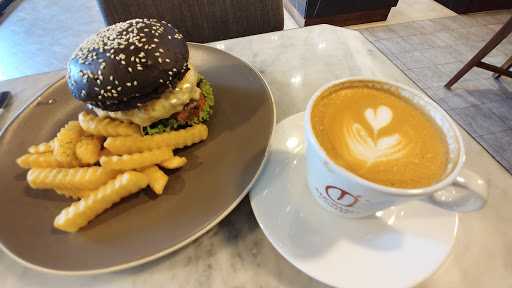 Anomali Coffee Ratulangi 4