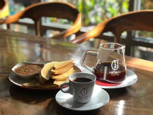 Anomali Coffee Ratulangi 8