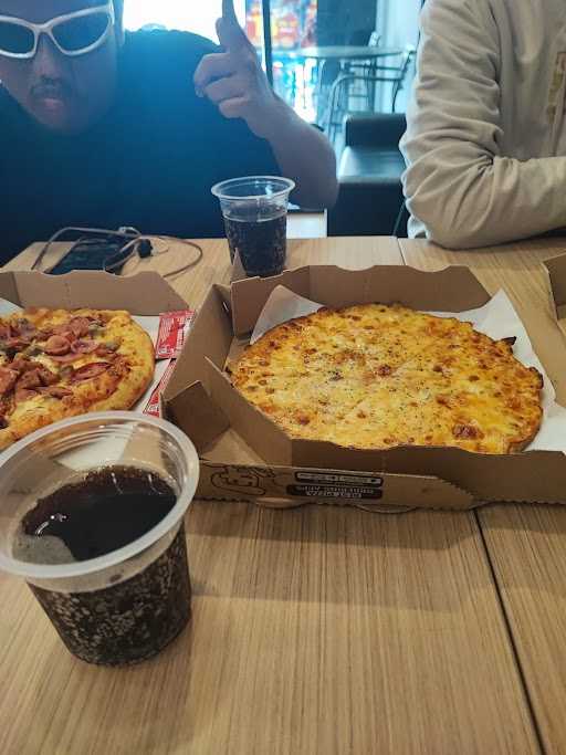 Domino'S Pizza 10