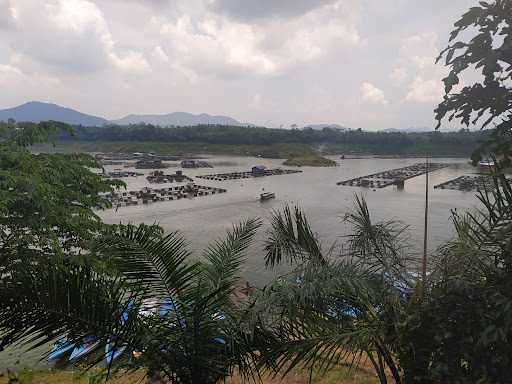 Rumah Makan Sindang Leret 4