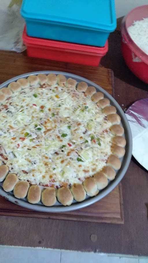 Vina Pizza Sorowako 3