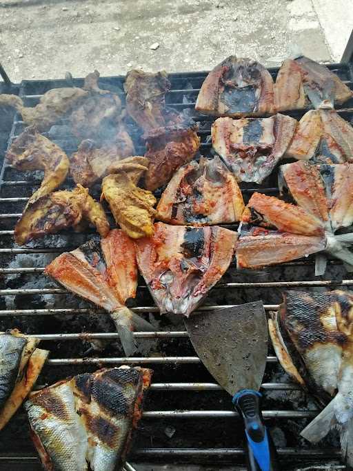 Warung Toddopuli Seafood Dan Masakan Lokal 10