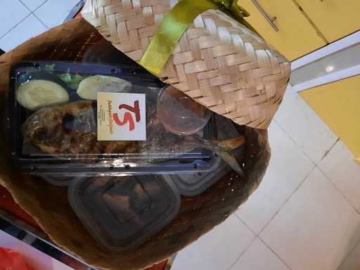 Warung Toddopuli Seafood Dan Masakan Lokal 2