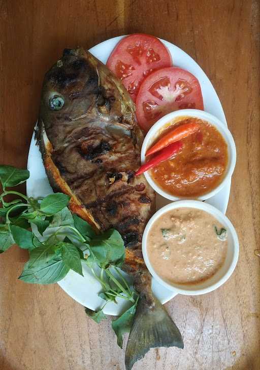 Warung Toddopuli Seafood Dan Masakan Lokal 4