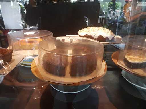 Loaf Candidasa Cafe 5