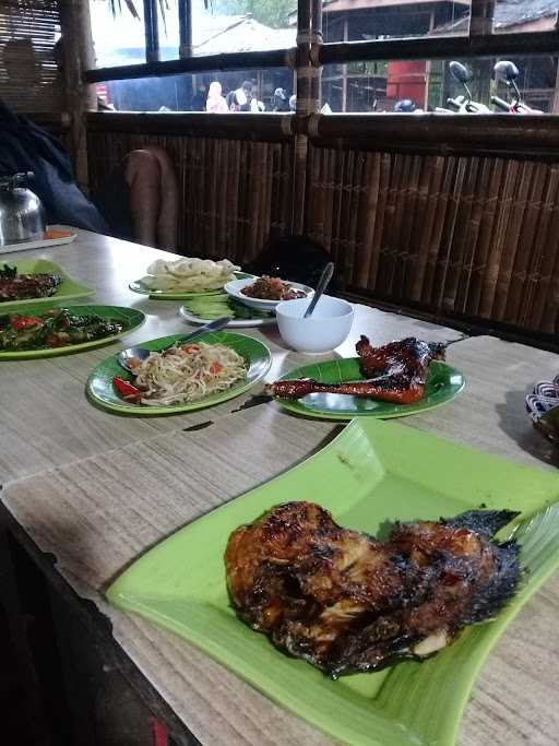 Saung Bambu Situ Gede 1