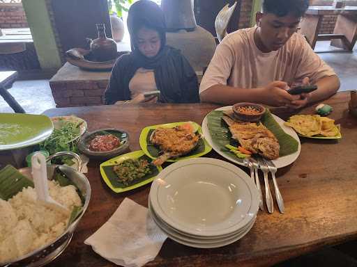 Warung Nasi Hawu Nini 9