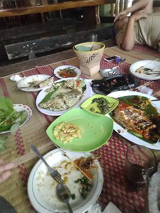 Warung Nasi Hawu Nini 6