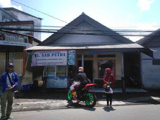 Warung Nasi Hj. Aah Putra 3