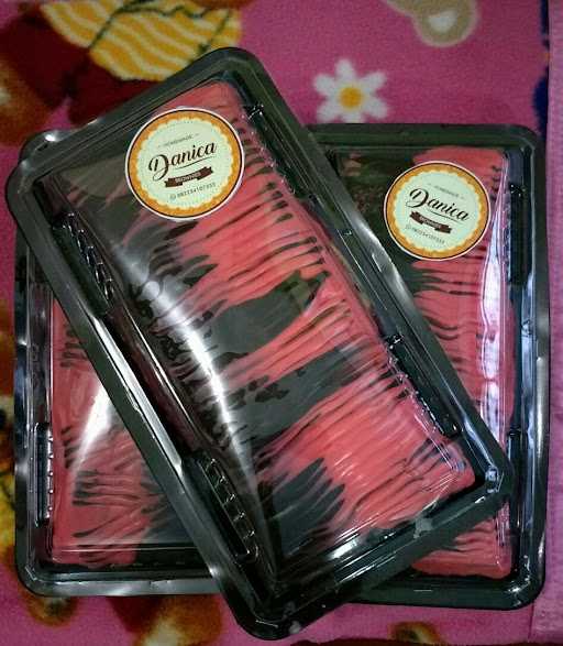 Danica Brownies & Donat 9