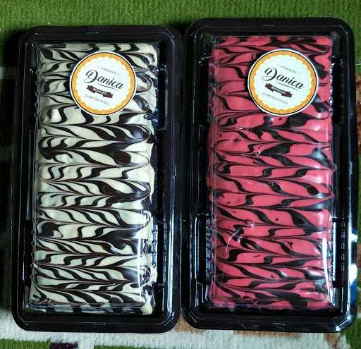 Danica Brownies & Donat 7