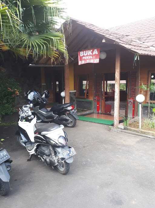 Saung Gunung Jati 2 5