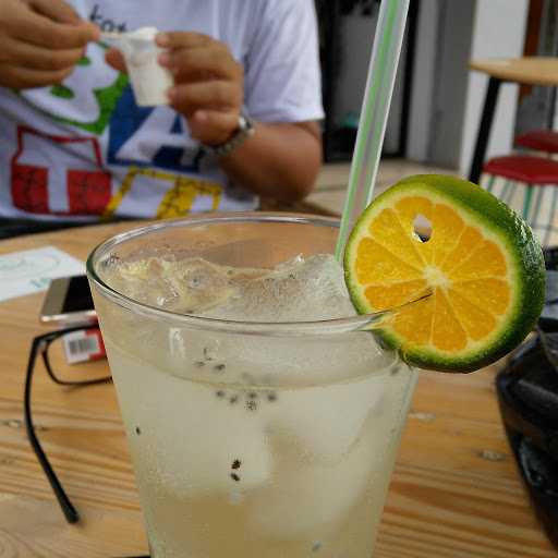 Ice Plus Cafe 9