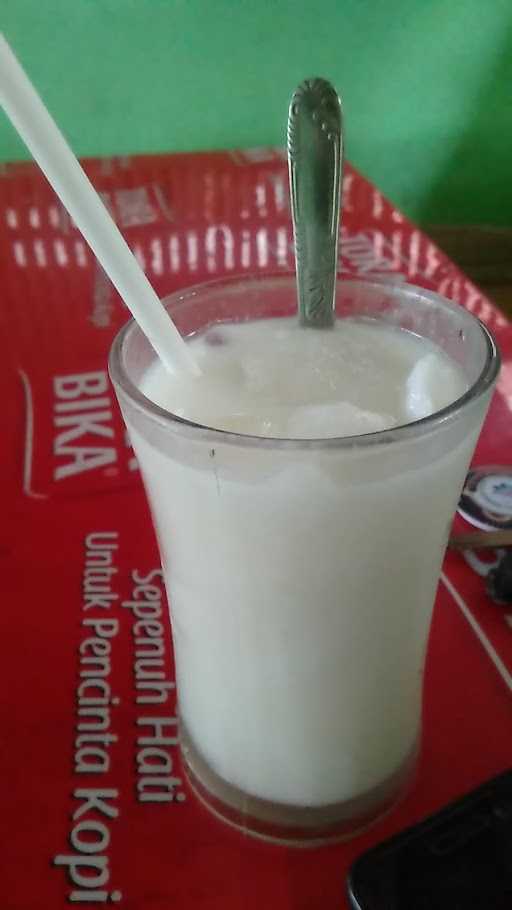 Warung Kelapa Muda Andy Obot 3