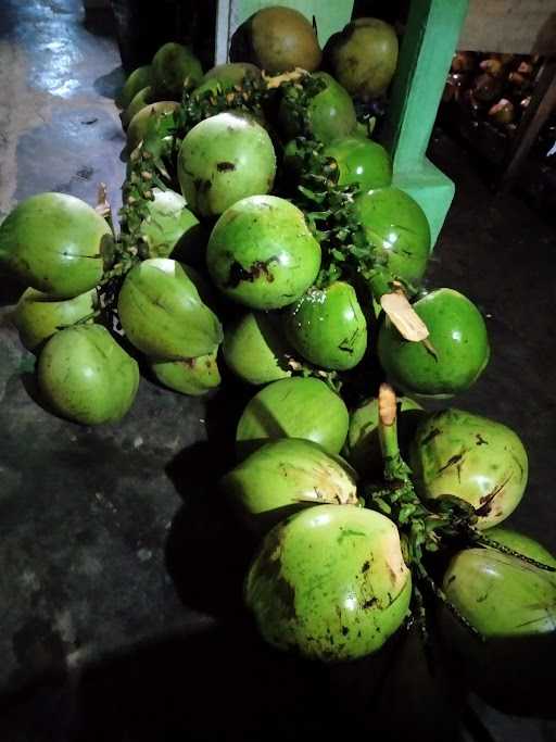 Warung Kelapa Muda Andy Obot 1