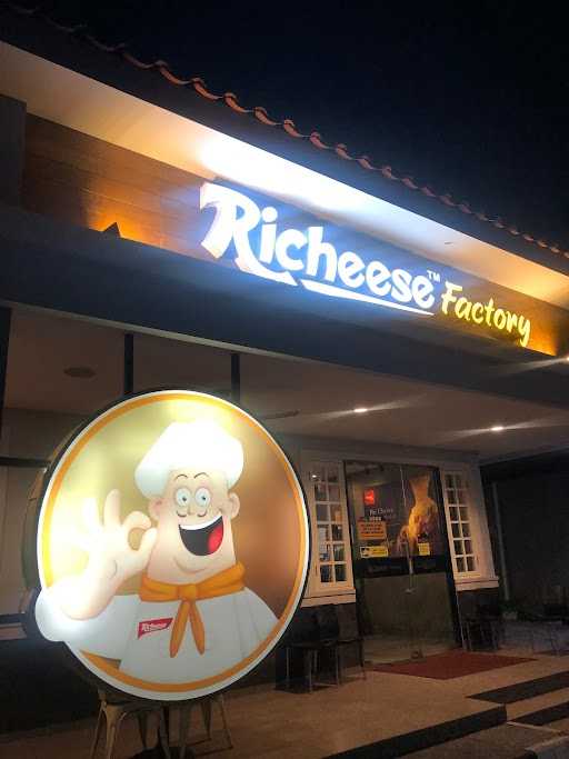 Richeese Factory Parangtritis 1