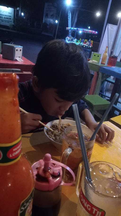 Kedai Mie Ayam Mbulet & Bakso Kotak 3