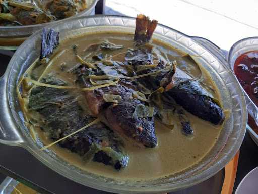 Banyu Biru Rumah Makan 9