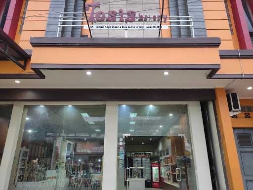 Tosis Bakery & Cake 9