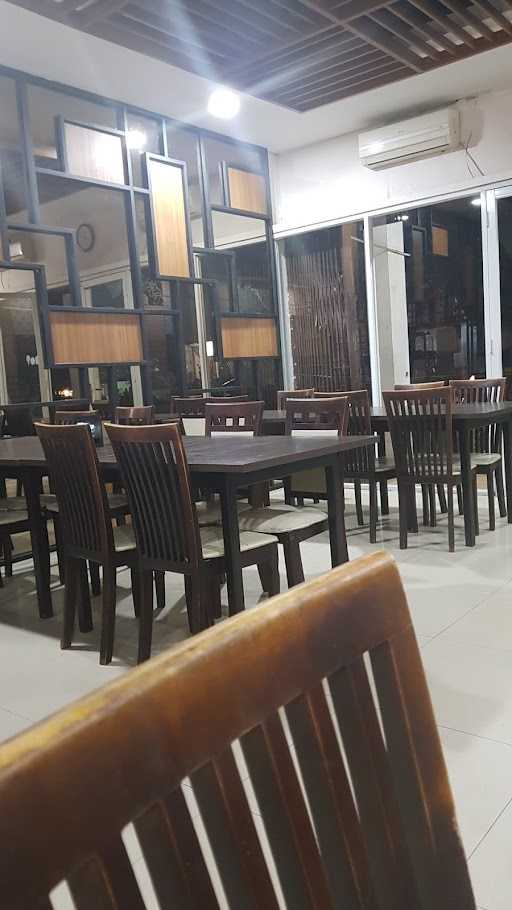 Rumah Makan Sedap 9