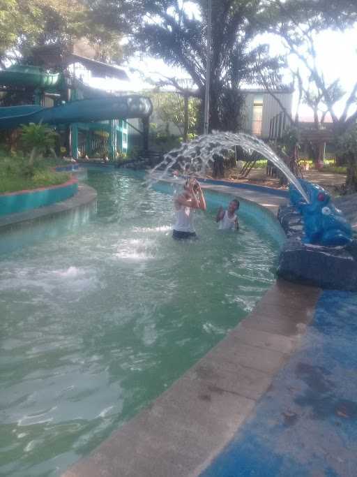 Parkiran Water Park Gerbang Mas Bahari 8