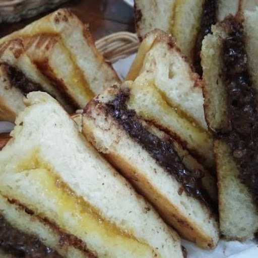 Roti Bakar Serenada 1