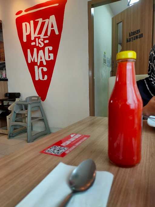 Pizza Hut Restoran 10