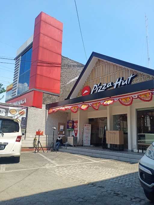 Pizza Hut Restoran 1