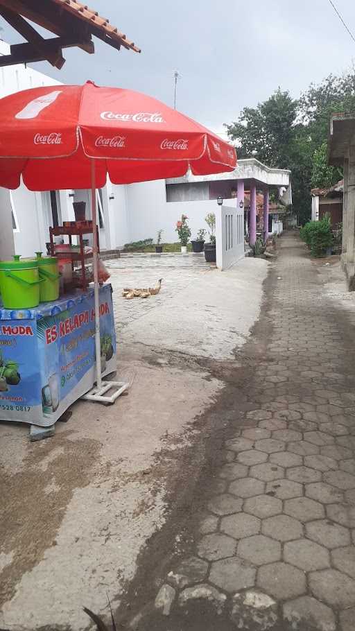 Warung Es Kelapa Muda 2