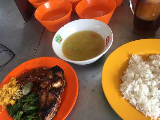 Warung Makan H . Madi 9