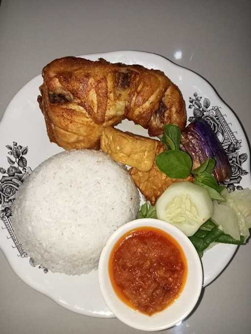 Ayam Lalapan Mama April 9