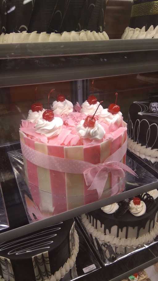 Loti-Loti Bakery & Cake 8