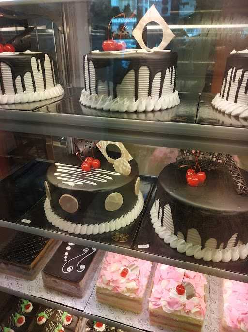Loti-Loti Bakery & Cake 9