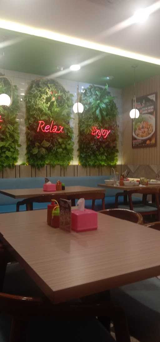 Bakmi Naga Resto - City Plaza Jatinegara 9