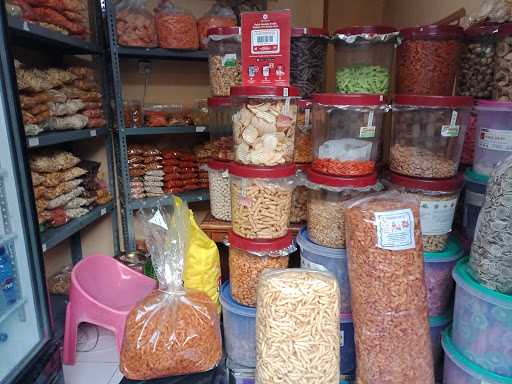 Medina Snack Cemilan Keluarga 1