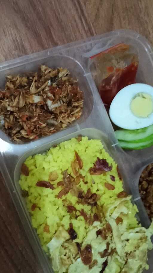 Nasi Kuning Manado Oma Zes 1