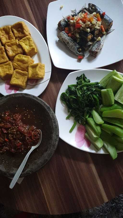 Rumah Makan Hijau Daun 2