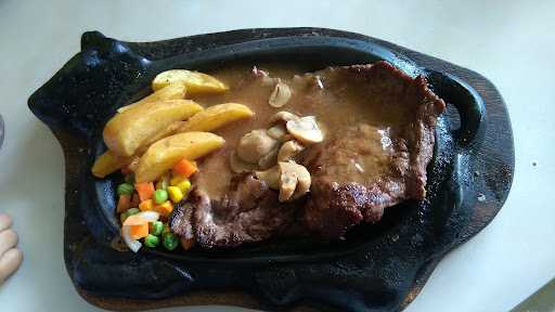 Waroeng Steak & Shake - Utan Kayu Raya Jakarta 8
