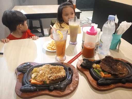 Ardhan Kedai Steak 3