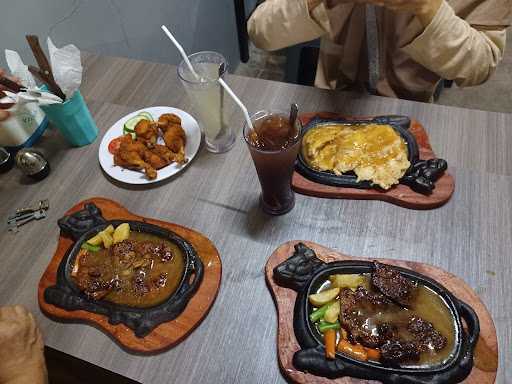 Ardhan Kedai Steak 2