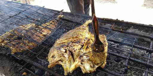 Saung Ikan Bakar Ibu Emung 9