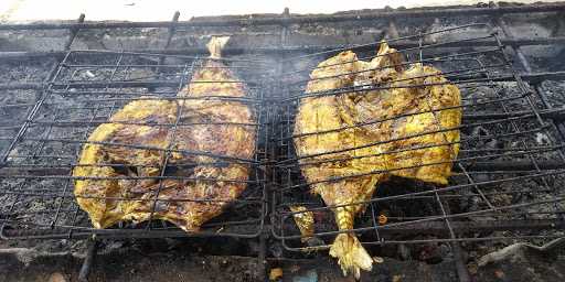 Saung Ikan Bakar Ibu Emung 7