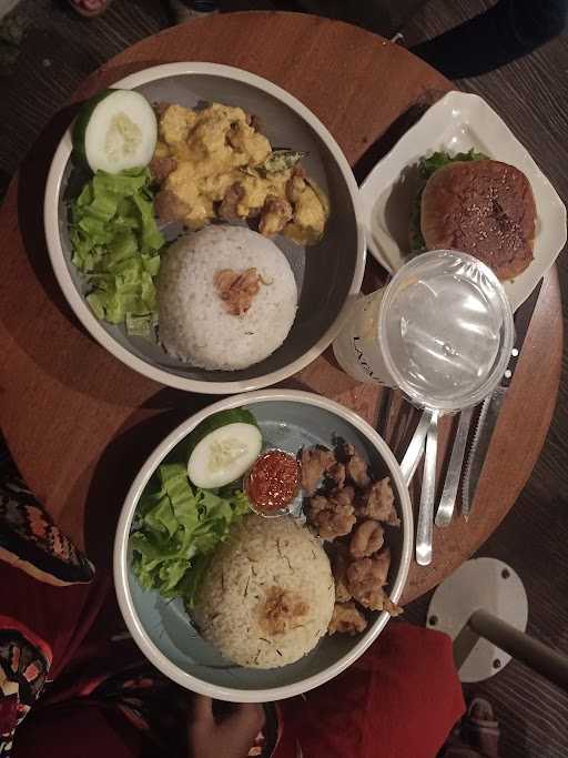 Kedai Latar 10