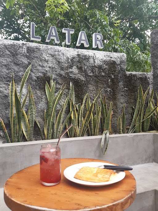 Kedai Latar 8